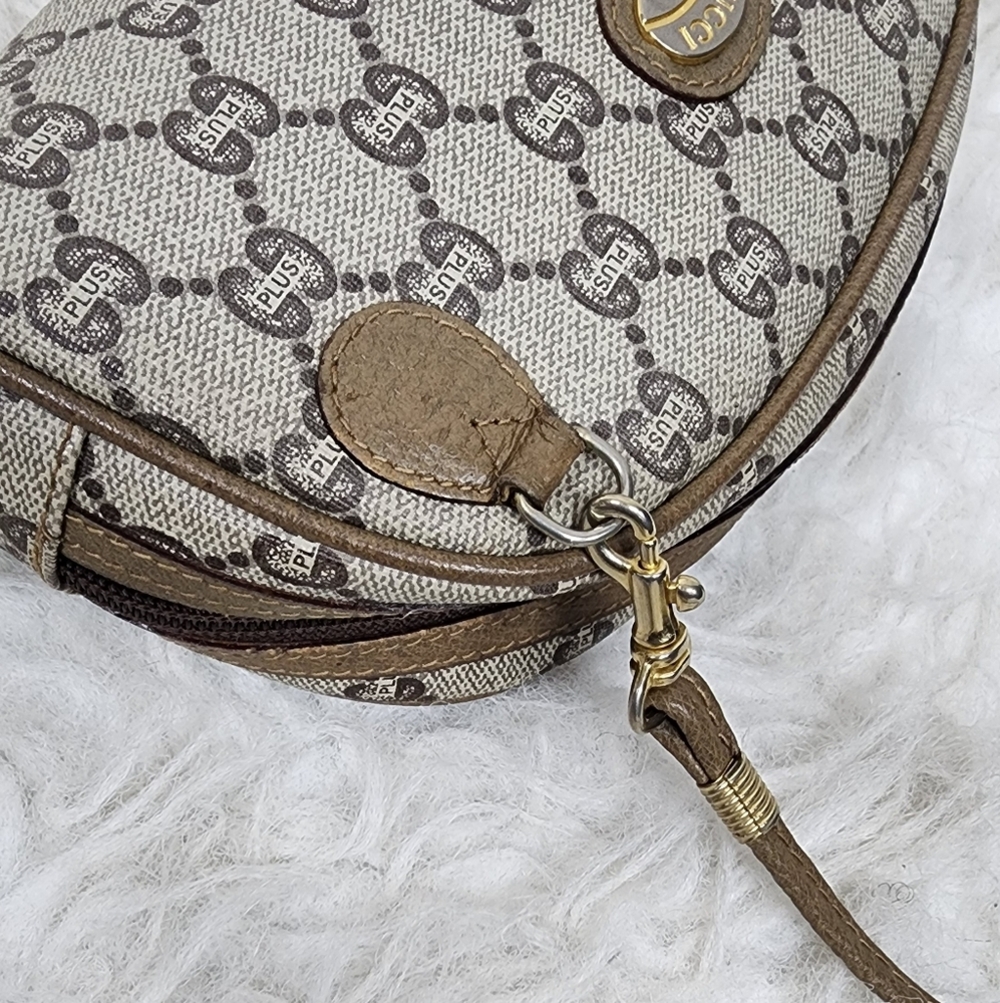 Vintage Gucci GG Plus Crossbody Bag – Rare Collector’s Piece - Picture 10 of 12